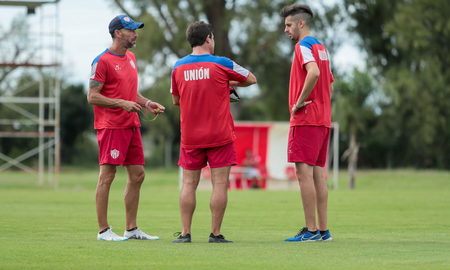 El Kily González meterá mano en el equipo para enfrentar a Central Córdoba. El Kily González meterá mano en el equipo para enfrentar a Central Córdoba.