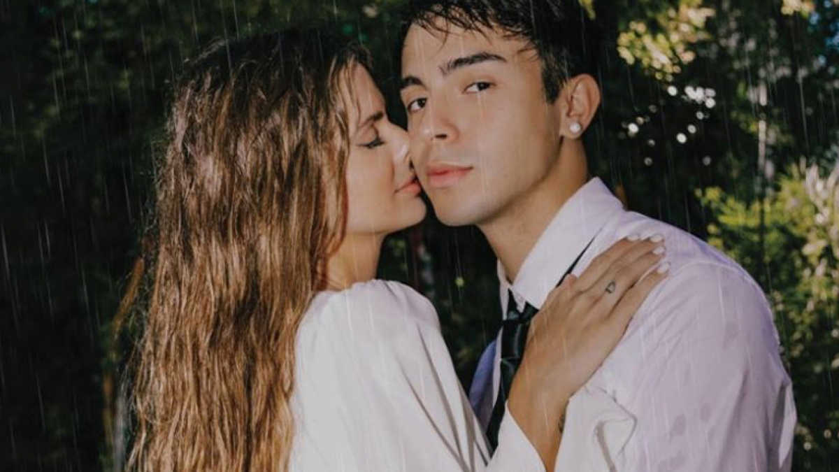 Según las fuentes, la China Suárez dejó plantado a su novio en el Movistar Arena y él no cantó la nueva canción donde ella participa, "Hipnotizados". 