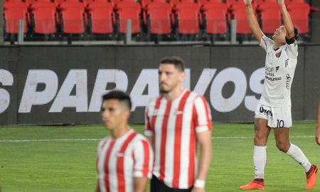 Luis Pulga Rodríguez se va de Colón y se convertirá en jugador de Gimnasia y Esgrima de La Plata. Luis Pulga Rodríguez se va de Colón y se convertirá en jugador de Gimnasia y Esgrima de La Plata.