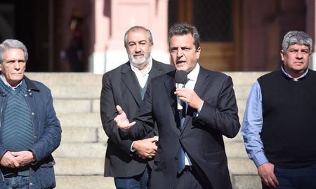 Un documento firmado por la conducción de la central obrera sostuvo que los cambios son positivos pero ratificó su preocupación. Un documento firmado por la conducción de la central obrera sostuvo que los cambios son positivos pero ratificó su preocupación.