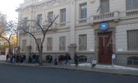 La atención es exclusiva para la entrega de ejemplares de DNI previamente solicitado. No se recibirá otro tipo de trámites. La atención es exclusiva para la entrega de ejemplares de DNI previamente solicitado. No se recibirá otro tipo de trámites.