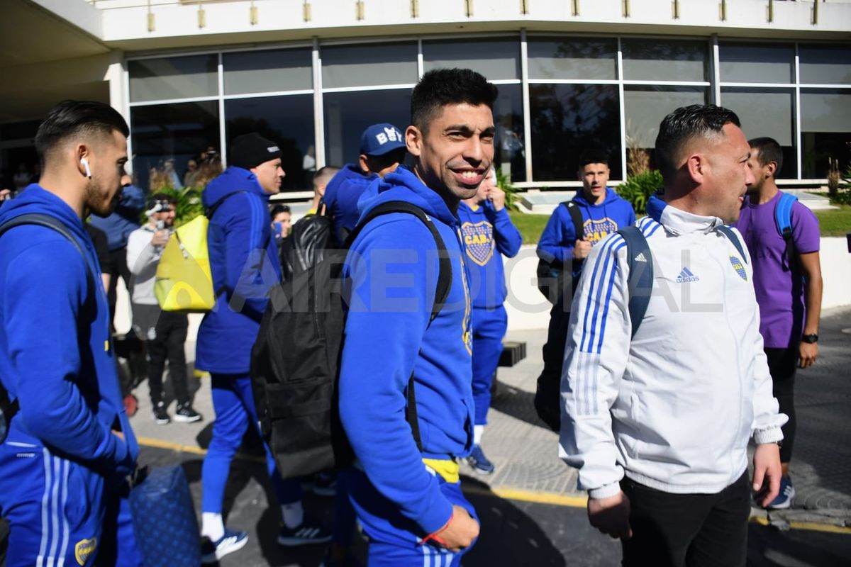 Furor en Paraná durante la llegada del plantel profesional de Boca para jugar ante Patronato.