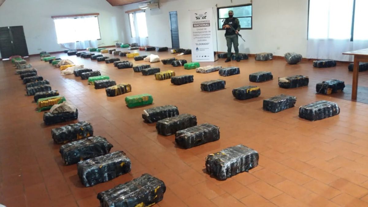 Un cargamento de cerca de dos toneladas de marihuana prensada fue decomisado en la localidad misionera de Puerto Esperanza.