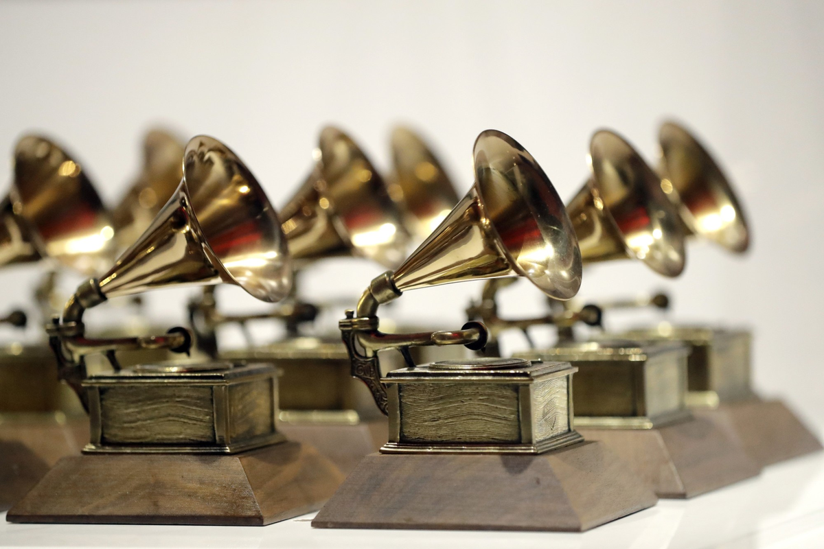 Ana Brenda Contreras,&nbsp;Carlos Rivera&nbsp;y la actriz&nbsp;Roselyn S&aacute;nchez&nbsp;conducir&aacute;n los Latin Grammy 2021.
