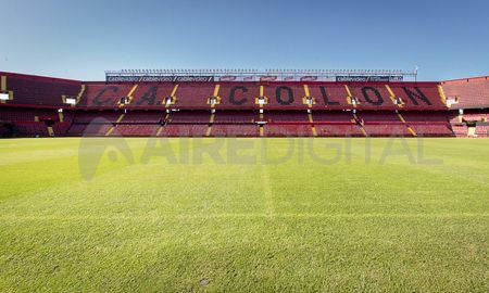 El Sabalero busca hacer pie en este mercado de pases con la idea de mantener la base del plantel. El Sabalero busca hacer pie en este mercado de pases con la idea de mantener la base del plantel.