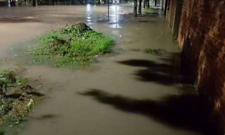Durante la madrugada, se registraron viviendas afectadas por el agua acumulada en Vera. Durante la madrugada, se registraron viviendas afectadas por el agua acumulada en Vera.