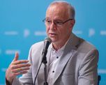 Daniel Gollan, ministro de Salud bonaerense, pidió tiempo para analizar la emergencia sanitaria y avanzar en la organización de la Copa América. Daniel Gollan, ministro de Salud bonaerense, pidió tiempo para analizar la emergencia sanitaria y avanzar en la organización de la Copa América.