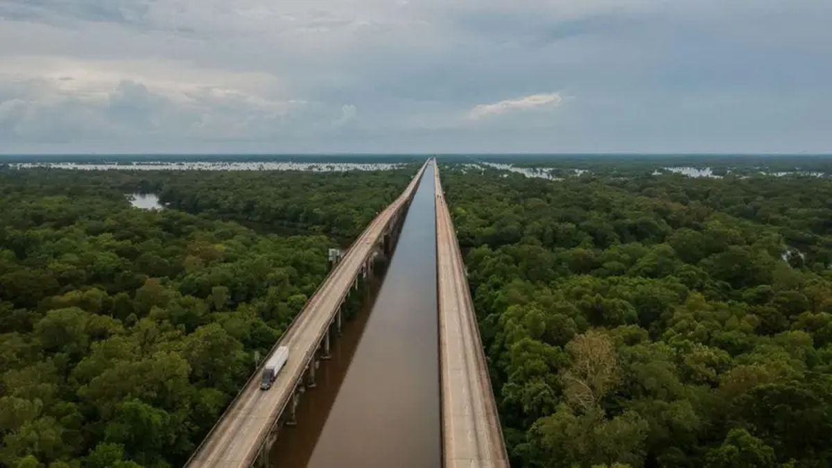 Una vista de la Interestatal 10 en Baton Rouge, Luisiana. Una vista de la Interestatal 10 en Baton Rouge, Luisiana.
