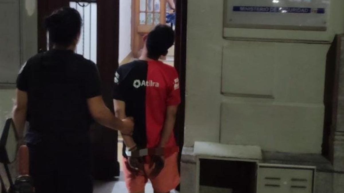 Parque Juan de Garay se metió a robar en un auto, dos mujeres la