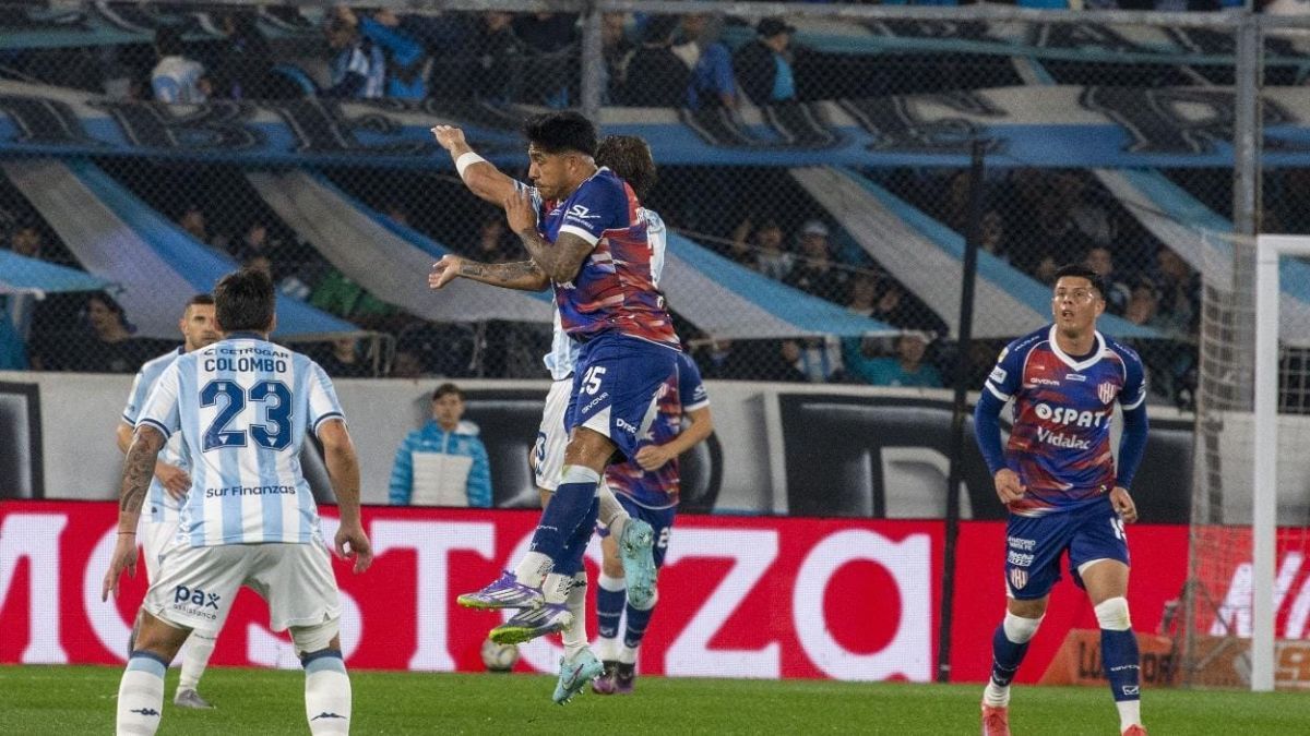 Unión vs. Racing por la fecha 7 del Torneo Clausura 2025.