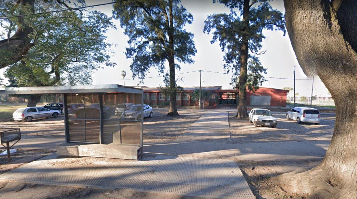 Una garita inútil. El transporte es uno de los tantos servicios básicos que faltan en barrio San Agustín.&nbsp;