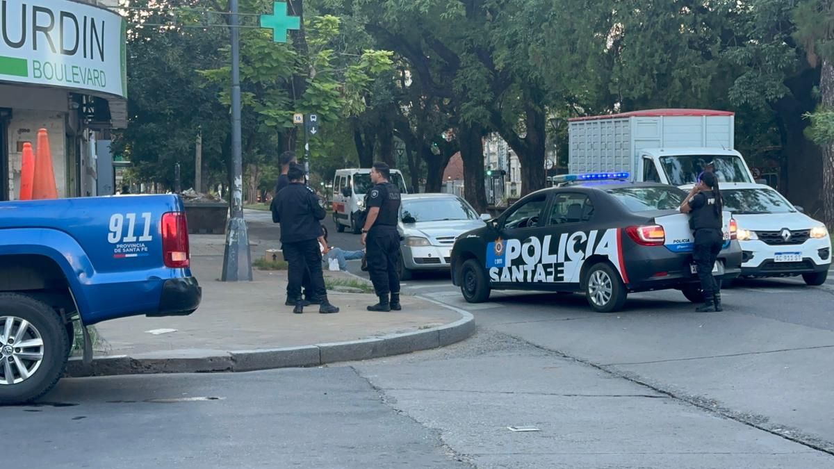 Balazos en la Costanera: dos jóvenes heridos y fuerte operativo en bulevar Gálvez