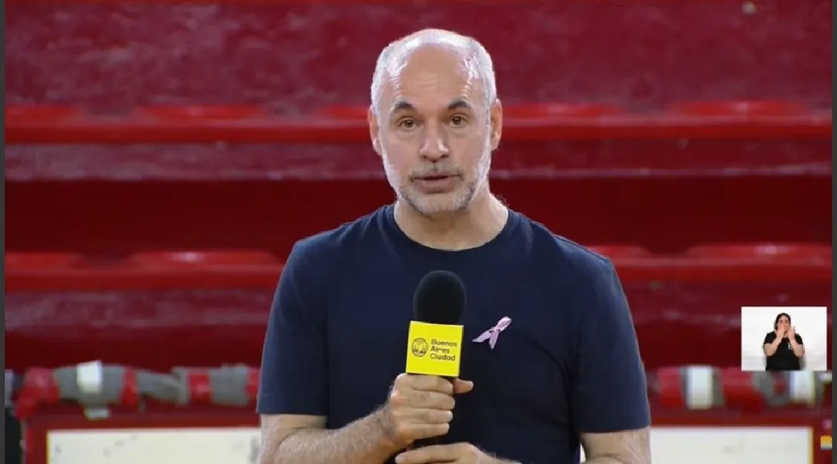 Horacio Rodr&iacute;guez Larreta inform&oacute; hoy desde el vacunatorio del estadio River Plate la no utilizaci&oacute;n obligatoria del barbijo al aire libre.