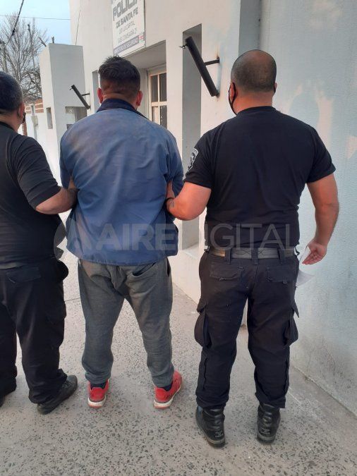 Según informó el parte policial, el primer robo fue en la panadería Balear ubicada en Avenida Freyre y Crespo.