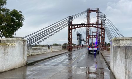 fuerte presencia policial en el puente colgante: que paso fuerte presencia policial en el puente colgante: que paso