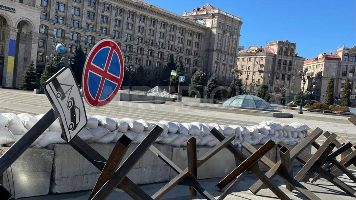 Así protegen la ciudad de Kiev los ucranianos ante el avance de Rusia.