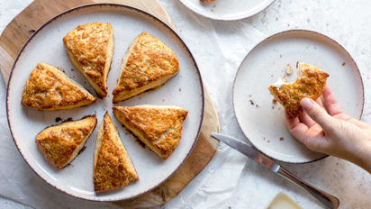Cómo hacer scones de queso: la receta clásica, fácil y rendidora