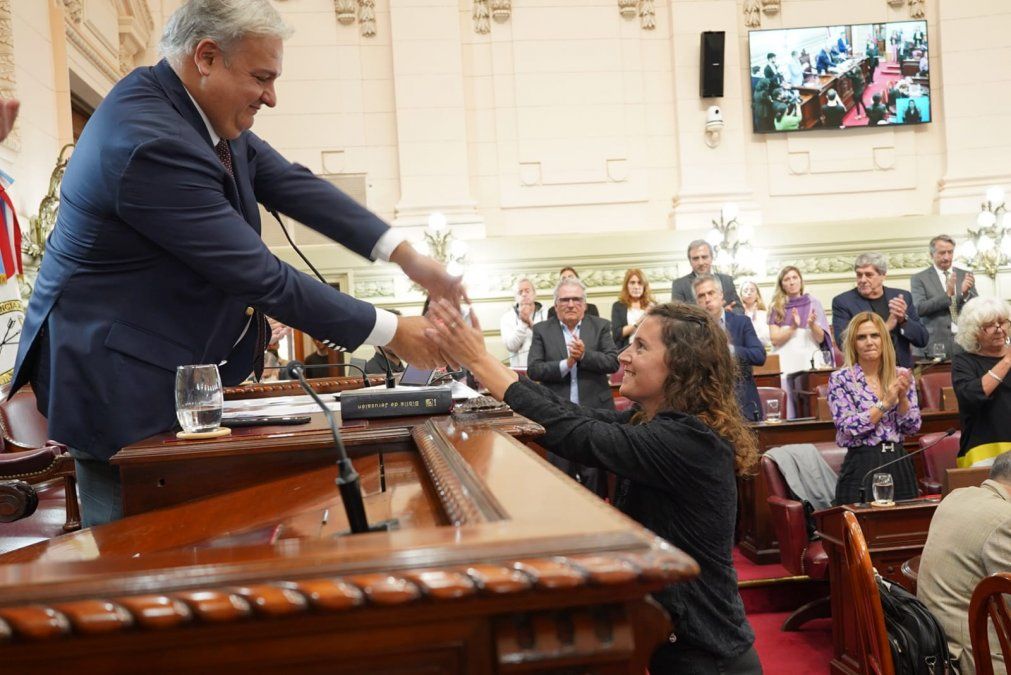 Jimena Senn (UCR) juró como vicepresidenta 1ª de la Cámara de Diputados de Santa Fe para el año legislativo 2022.