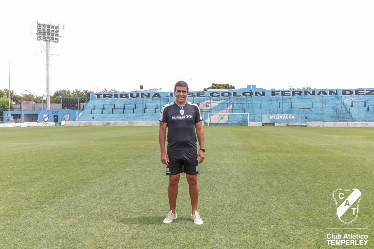 Mariano Campodónico, el DT interino de Temperley para visitar a Colón. Mariano Campodónico, el DT interino de Temperley para visitar a Colón.