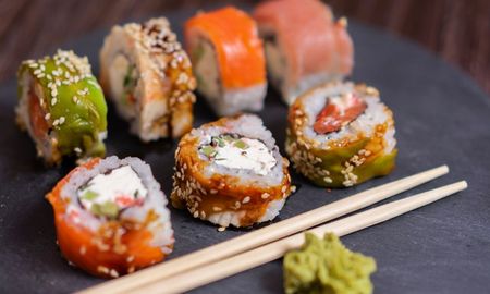 Aprendé a preparar sushi casero con esta receta fácil y detallada. Aprendé a preparar sushi casero con esta receta fácil y detallada.