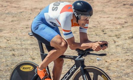 Farid Suárez, récord argentino en velocidad de pista el kilómetro, tiene que trabajar lavando autos para poder subsistir. Farid Suárez, récord argentino en velocidad de pista el kilómetro, tiene que trabajar lavando autos para poder subsistir.