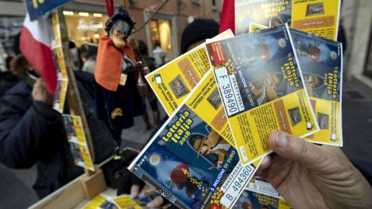 Ganó la lotería pero el dueño de la agencia le robó el boleto ganador y huyó