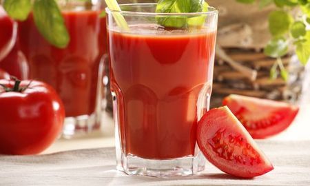El jugo de tomate: beneficios y desventajas