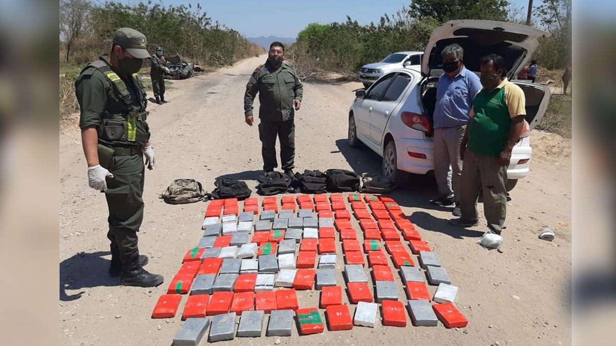 El policía salteño fue interceptado cuando trasladaba más de 100 kilos de cocaína de Salta a Tartagal