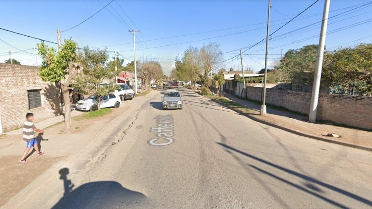 Asaltaron y balearon a un joven mientras esperaba el colectivo en Piedrabuena y Cafferata