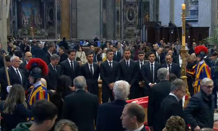 Quiénes son los jugadores de la Selección Argentina que fueron a despedir al papa Francisco Quiénes son los jugadores de la Selección Argentina que fueron a despedir al papa Francisco