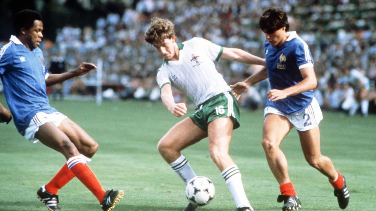Norman Whiteside disputó el Mundial de España 1982 con solo 17 años y 40 días, superando de forma sorpresiva la marca histórica que el mismísimo Pelé ostentaba desde la edición de 1958.