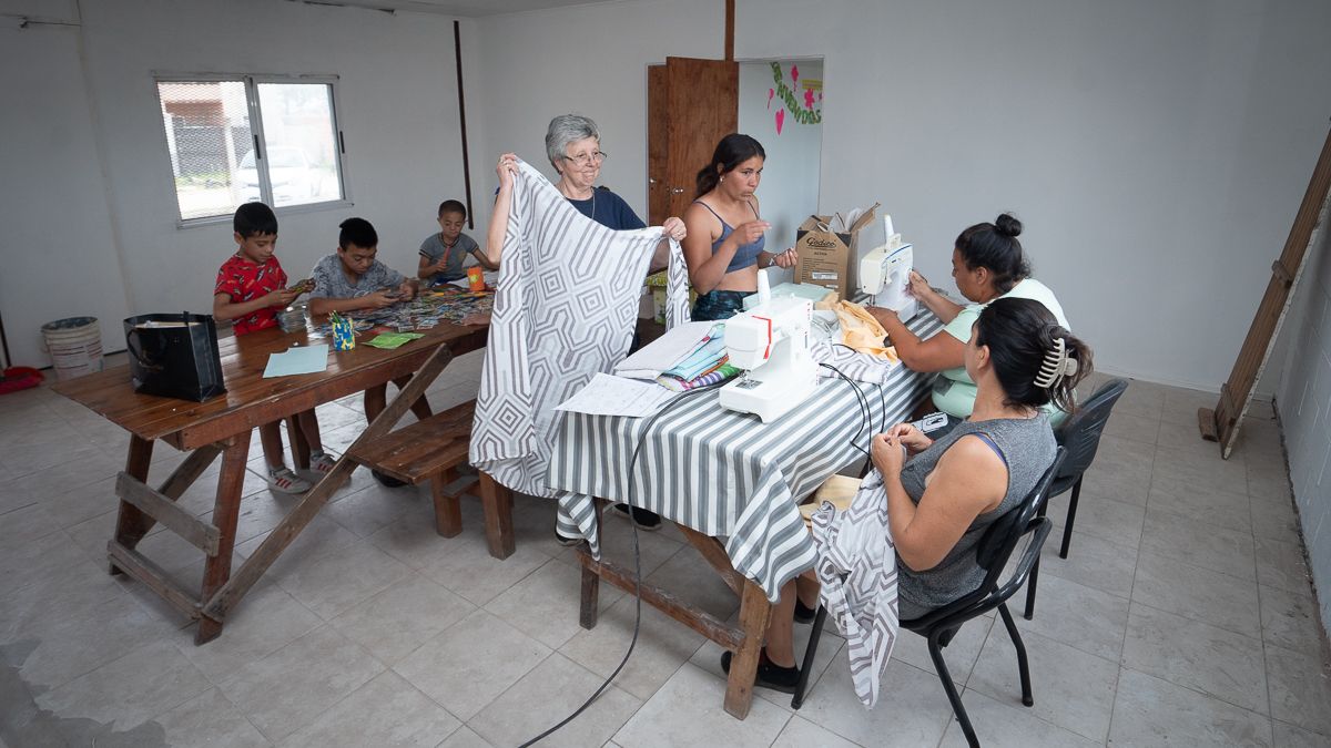 En Santa Fe son muchas las personas que entregan lo más valioso que tienen para servir a los demás: su tiempo. En Santa Fe son muchas las personas que entregan lo más valioso que tienen para servir a los demás: su tiempo.