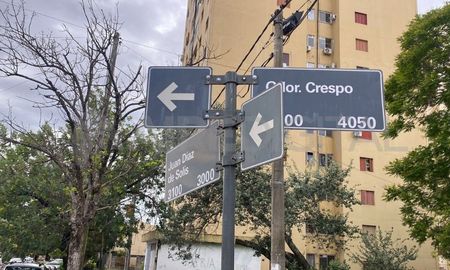 La mujer fue atacada por un perro en la esquina de Juan Díaz de Solís y Crespo, a pocas cuadras del Parque Juan De Garay. La mujer fue atacada por un perro en la esquina de Juan Díaz de Solís y Crespo, a pocas cuadras del Parque Juan De Garay.