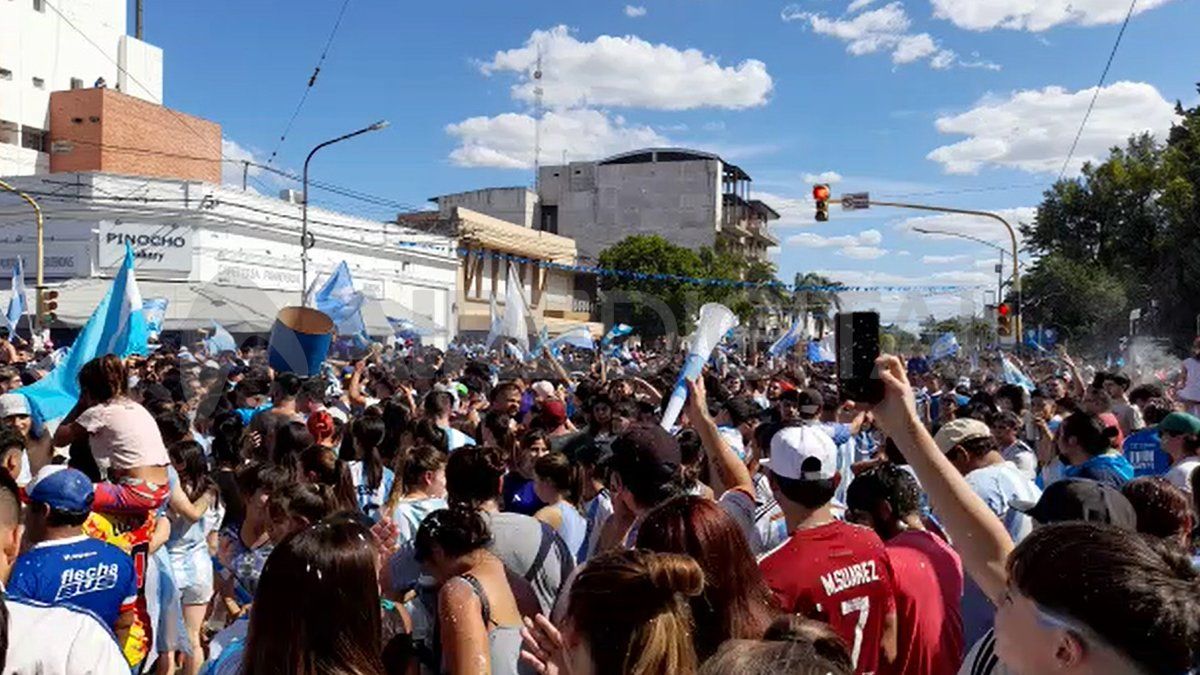 Euforia en San Justo por el triunfo de Argentina.