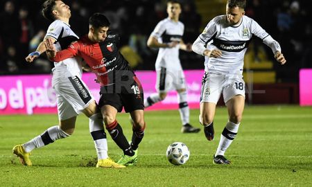 Último choque entre Colón y Gimnasia y Esgrima en Santa Fe por la Copa de la Liga Profesional. Último choque entre Colón y Gimnasia y Esgrima en Santa Fe por la Copa de la Liga Profesional.