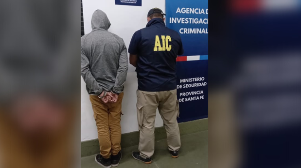 &nbsp;Pablo Andres R., de 39 años, junto a su abogado, se presentó como involucrado en el doble crimen ocurrido en Bermudez y Juan Pablo II, barrio Las Flores.