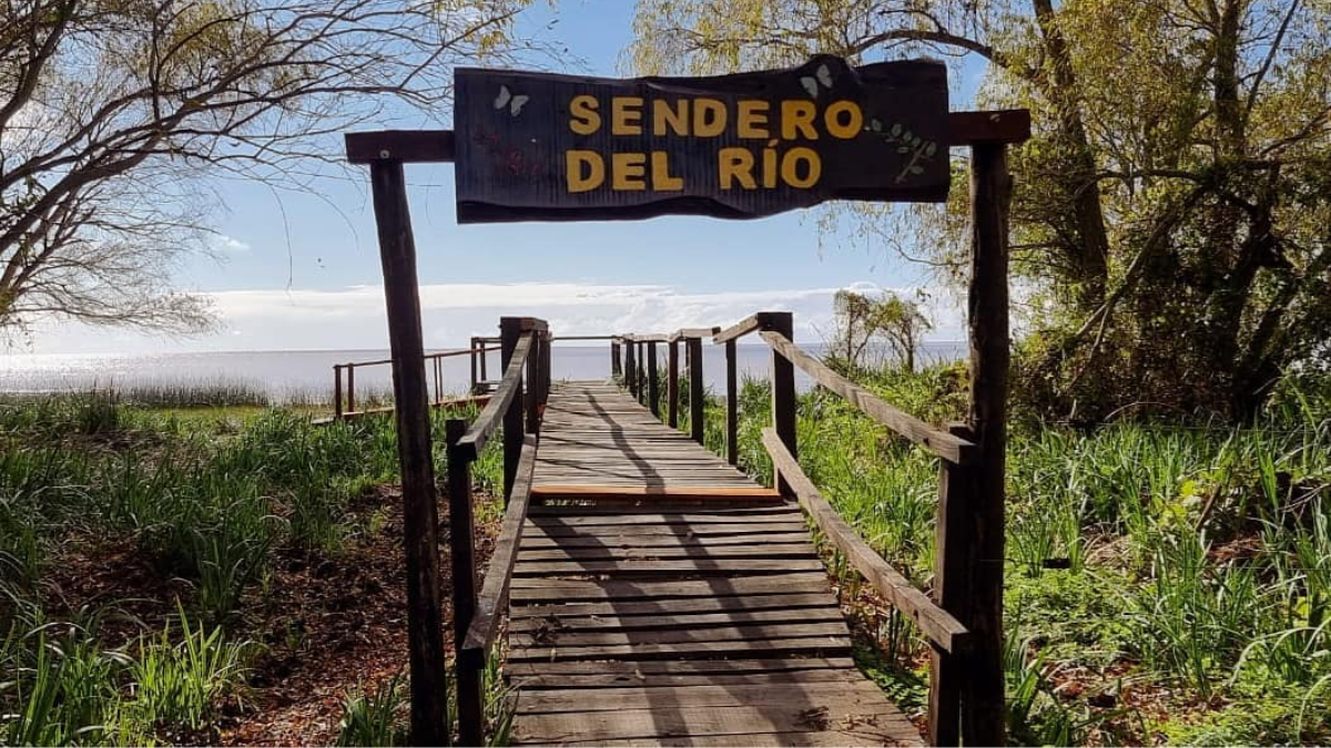 La Reserva Natural El Destino invita a aventurarse en su senderos frente al río. La Reserva Natural El Destino invita a aventurarse en su senderos frente al río.