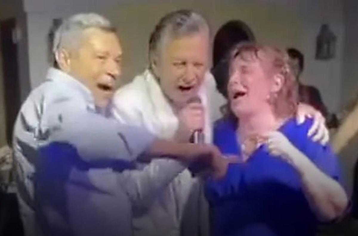 Escándalo con Palito Ortega: dio un show en la boda de un represor con prisión domiciliaria