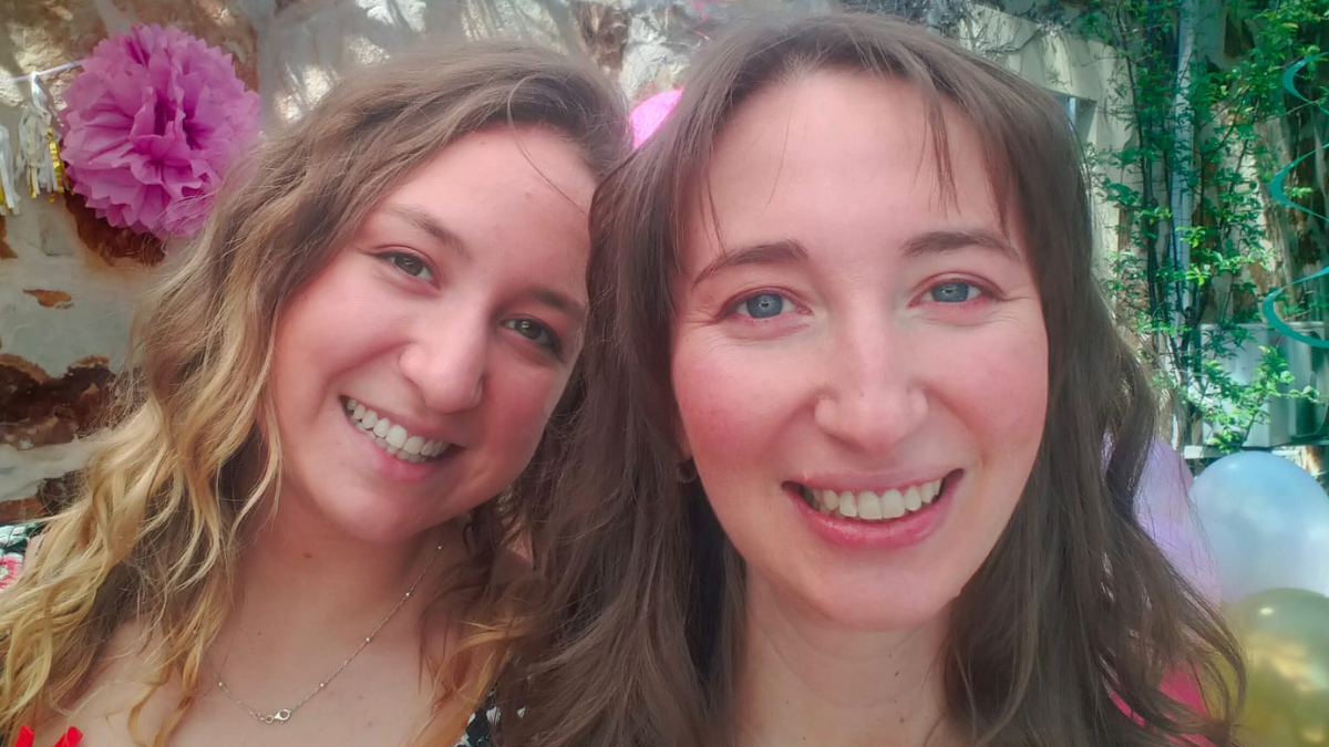 Selene (29) y Leila (34) son dos hermanas santafesinas que hoy viven en Australia. Selene (29) y Leila (34) son dos hermanas santafesinas que hoy viven en Australia.