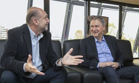 El gobernador Omar Perotti se reunirá esta tarde con el gobernador de Córdoba, Juan Schiaretti. El gobernador Omar Perotti se reunirá esta tarde con el gobernador de Córdoba, Juan Schiaretti.