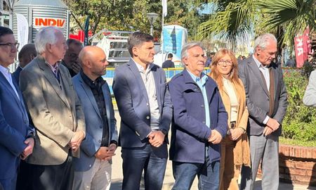 Pullaro y Llaryora: Sáquenle el pie de encima al campo y terminen con las retenciones
