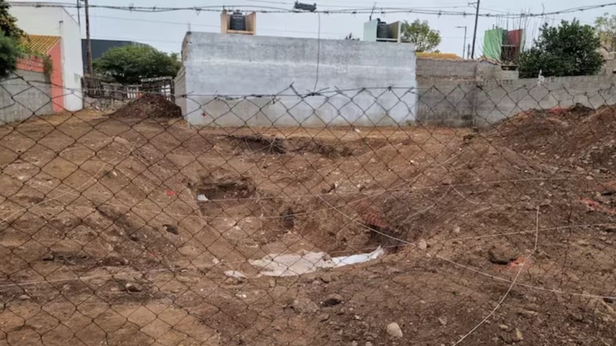 El hallazgo ocurrió durante trabajos de excavación y generó conmoción entre los vecinos.
