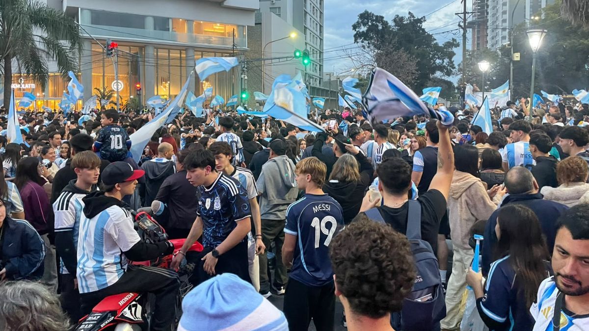 Argentina se convirtió en finalistas en el Mundial 2026 y Santa Fe salió a las calles a celebrar el triunfo de Argentina ante Inglaterra.