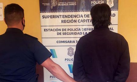 Así detenían al hombre que secuestró a las mujeres. Así detenían al hombre que secuestró a las mujeres.
