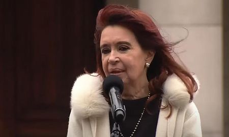 La exmandataria pronunció el discurso de cierre de un acto encabezado por el gobernador bonaerense, Axel Kicillof, en la ciudad de La Plata. La exmandataria pronunció el discurso de cierre de un acto encabezado por el gobernador bonaerense, Axel Kicillof, en la ciudad de La Plata.
