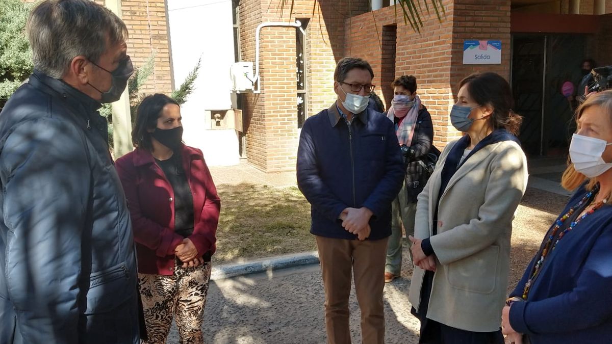 Jatón recorrió el hospital Alassia en el primer día de la vacunación de adolescentes con comorbilidades.