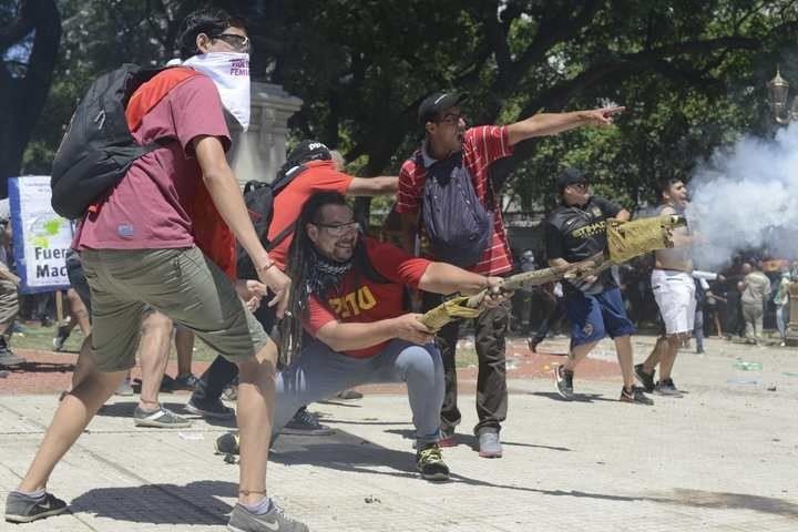 El que disparó el “mortero” casero se llama Sebastián Romero y fue candidato en 2015