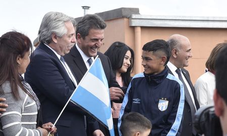 El diputado nacional formó parte de la comitiva que acompañó hoy al presidente Alberto Fernández a esa provincia, donde se desarrolló el acto central conmemorativo del Día de la Independencia. El diputado nacional formó parte de la comitiva que acompañó hoy al presidente Alberto Fernández a esa provincia, donde se desarrolló el acto central conmemorativo del Día de la Independencia.