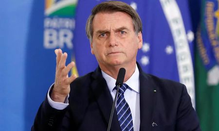 Bolsonaro pretende sustituir a Valeixo por una persona de su entorno cercano. Bolsonaro pretende sustituir a Valeixo por una persona de su entorno cercano.