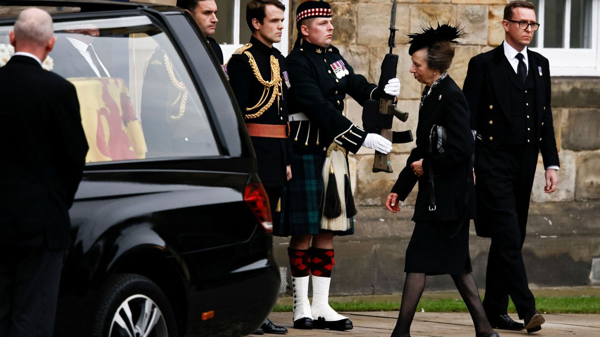 El último viaje de Isabel II